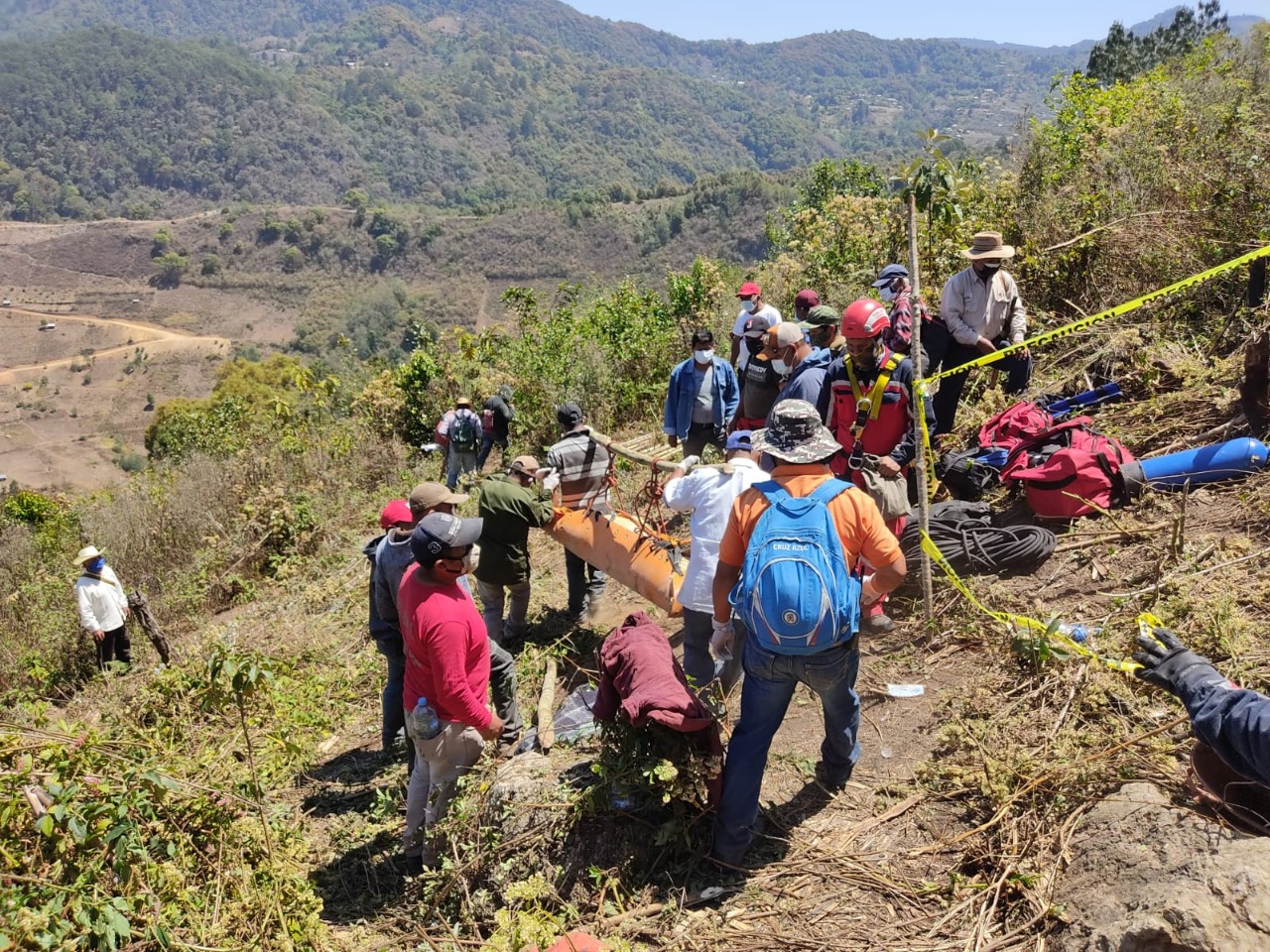 Rescata Bomberos de Oaxaca cadáver de hombre reportado como desaparecido en la Mixteca
