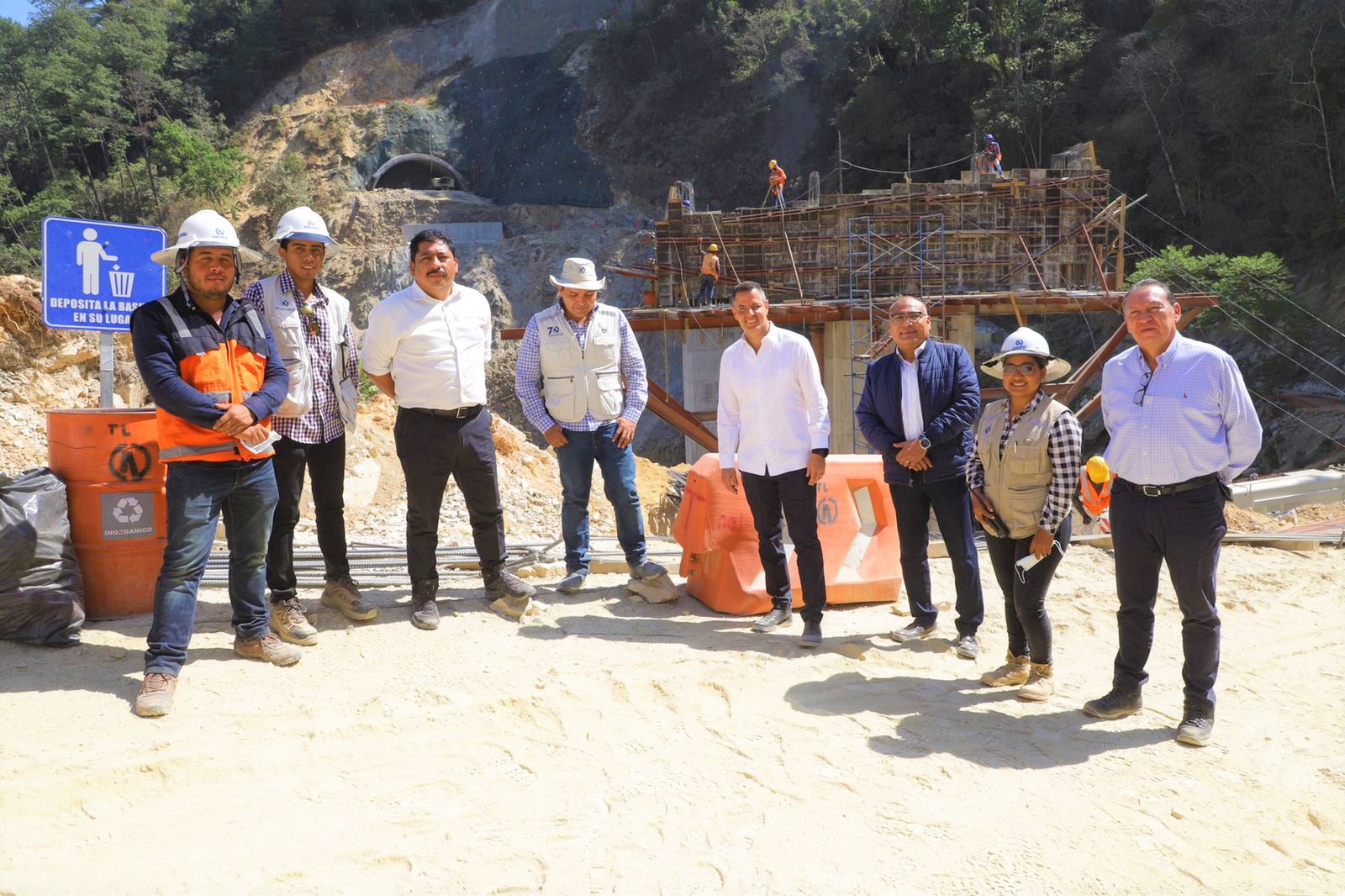 Supervisa Alejandro Murat avance de la supercarretera a la Costa