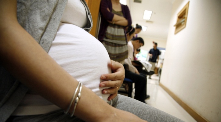 Urgente desnormalizar violencia obstétrica: DDHPO