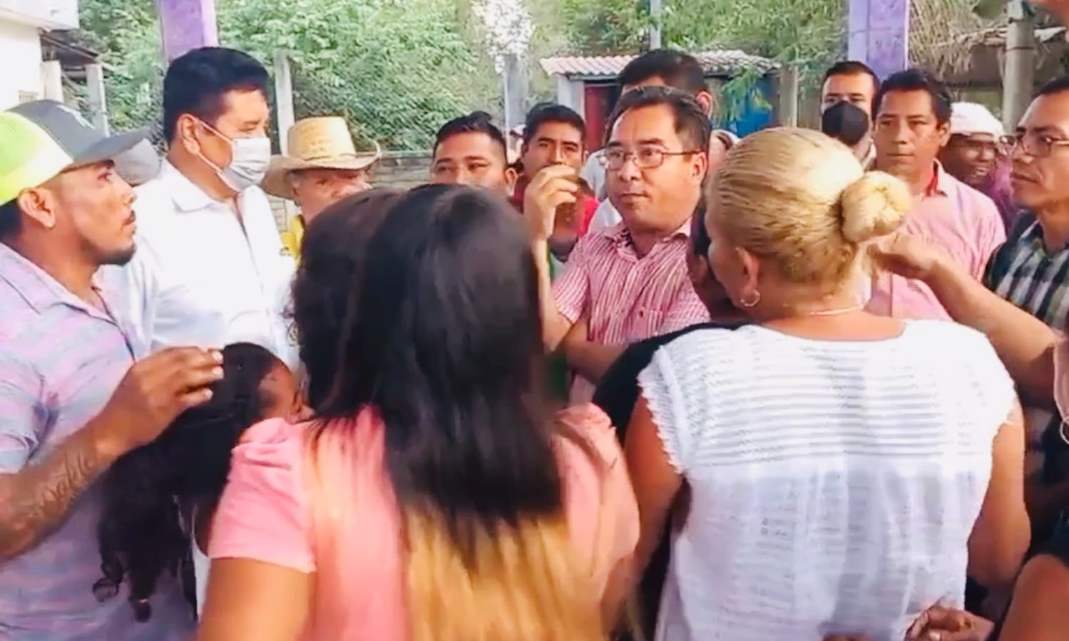[VIDEO] Encaran pobladores a edil de Pinotepa Nacional