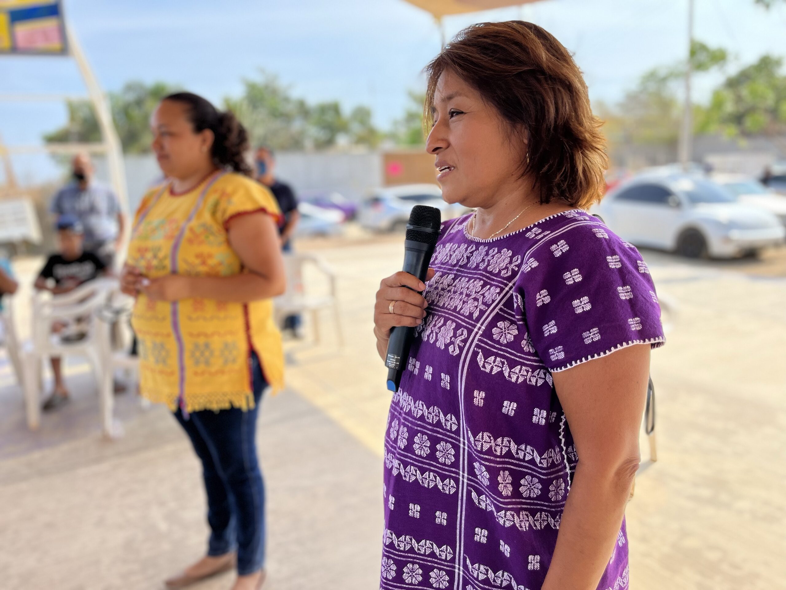 Se reúne Minerva López Calderón con trabajadores de la construcción de la Costa