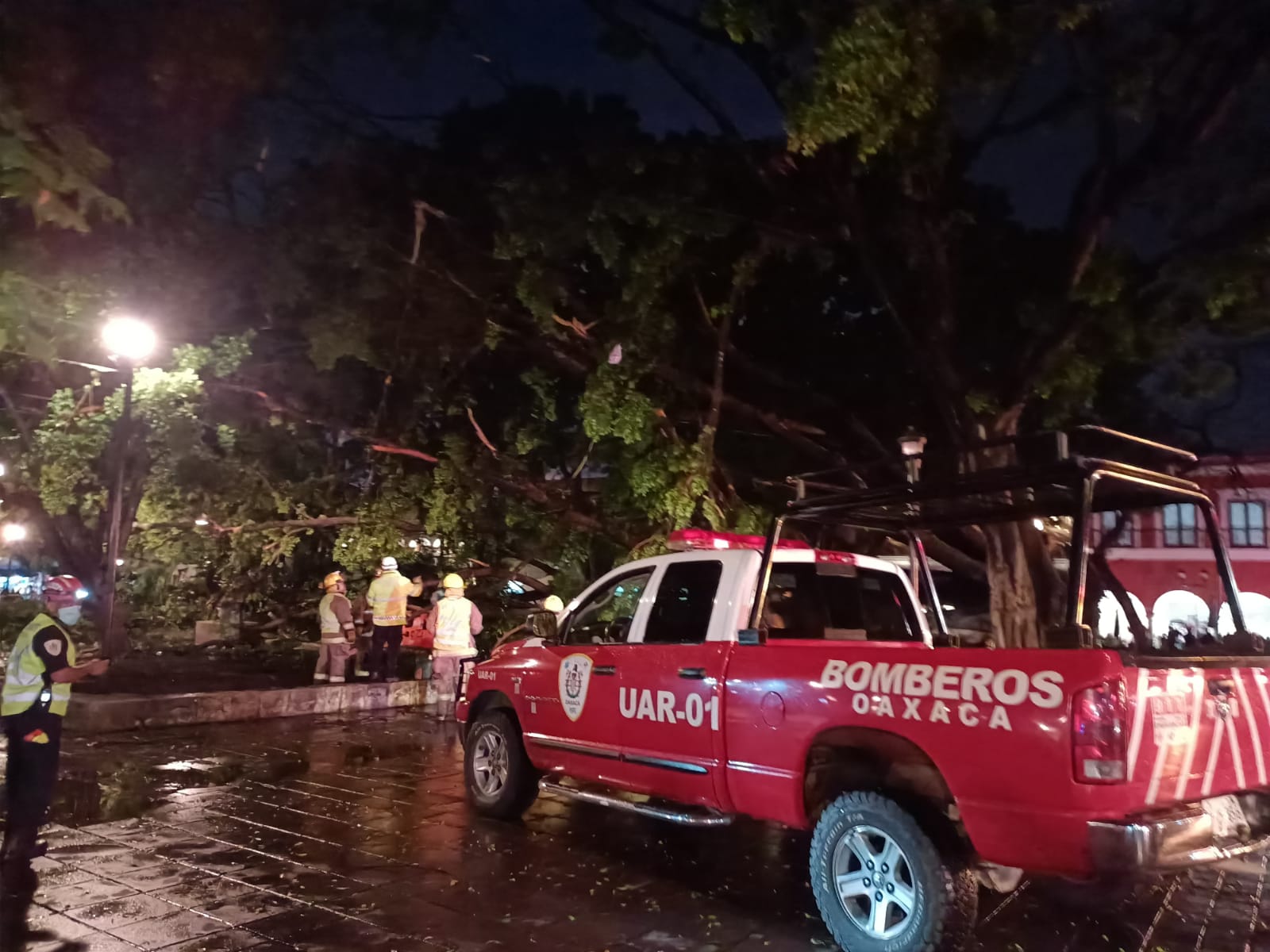 Lluvia intensa deja afectaciones en la capital oaxaqueña
