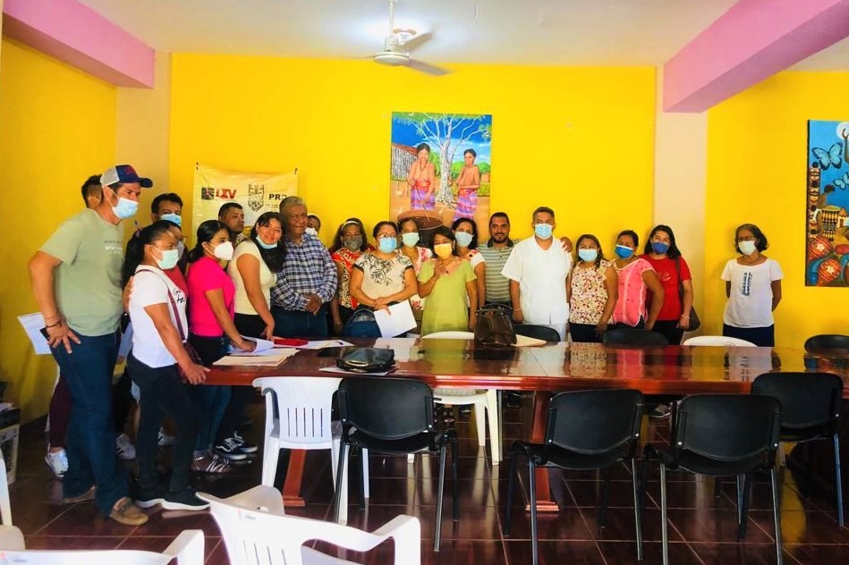 Brinda Minerva López Calderón acompañamiento en trámites de escrituración a familias costeñas