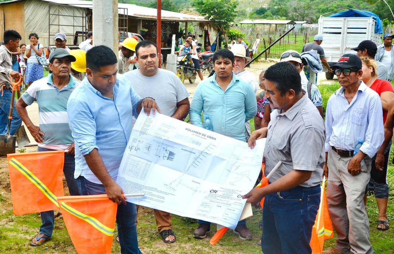Ponen en marcha obra de electrificación en Tututepec