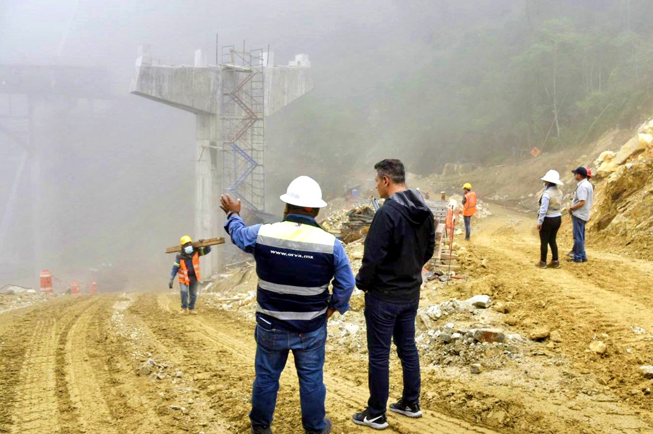 Construcción de autopista Oaxaca-Puerto Escondido registra avance del 80.21%