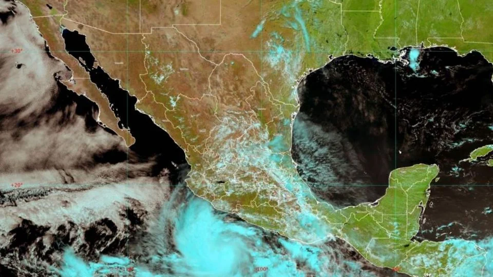 Blas continúa como huracán categoría 1 frente a las costas de Colima y Michoacán