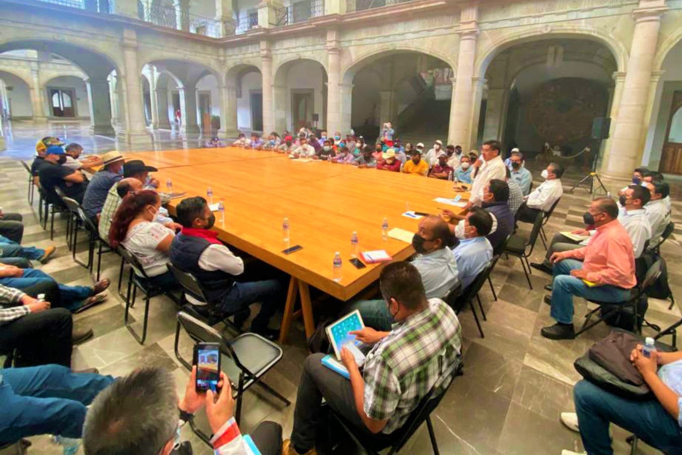 Buscan conciliación y paz entre Villa Sola de Vega y San Vicente Coatlán, Oaxaca