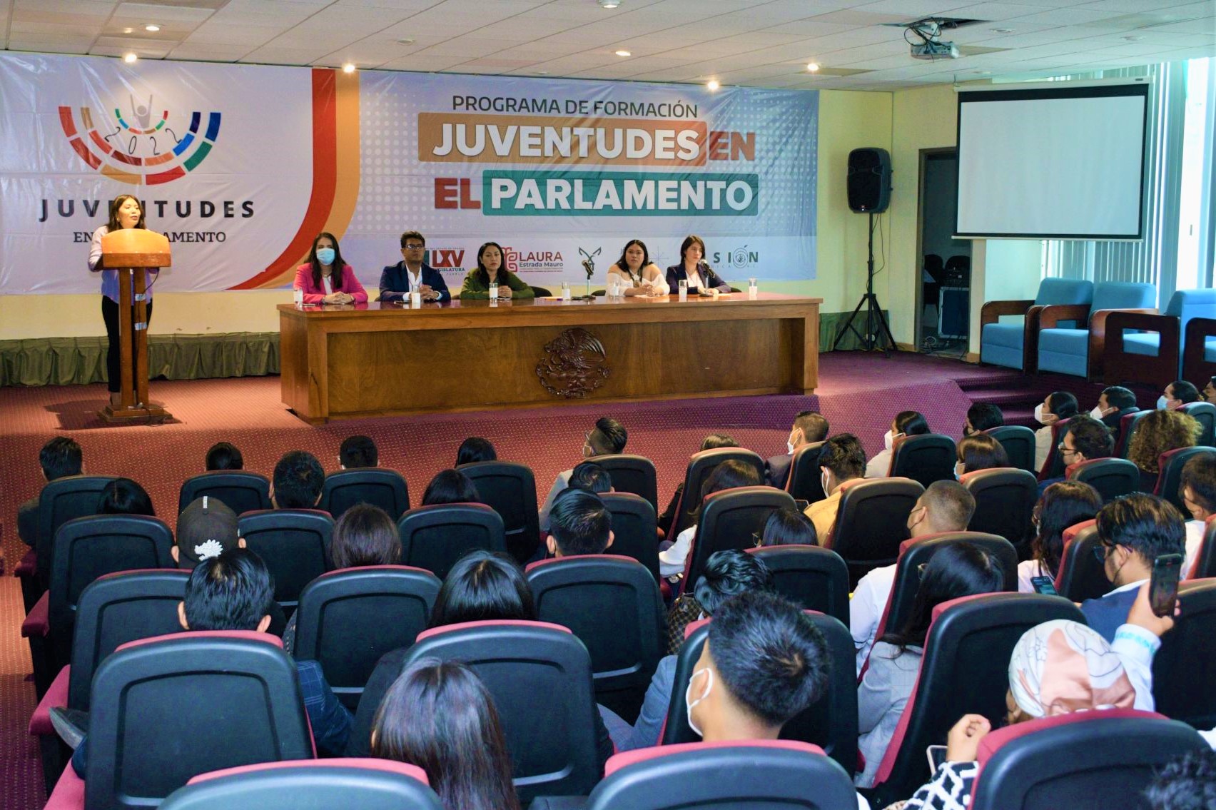 Preparan a jóvenes en derecho parlamentario en Oaxaca