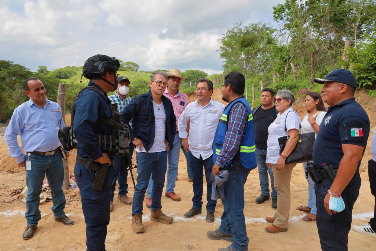 Supervisan autoridades construcción de cuartel regional de Seguridad Pública en Pinotepa
