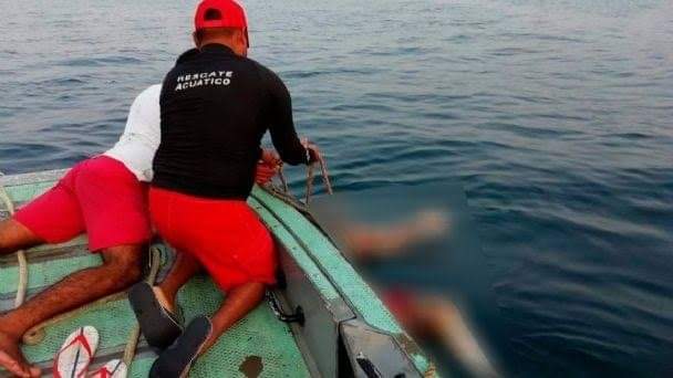 Localizan cuerpo flotando en playa Zicatela