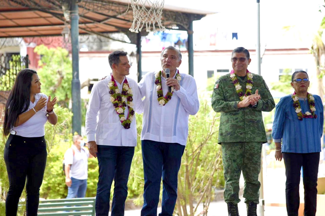 Encabezan Alejandro Murat Hinojosa y Adán Augusto López Tianguis del Bienestar en San Pedro Pochutla