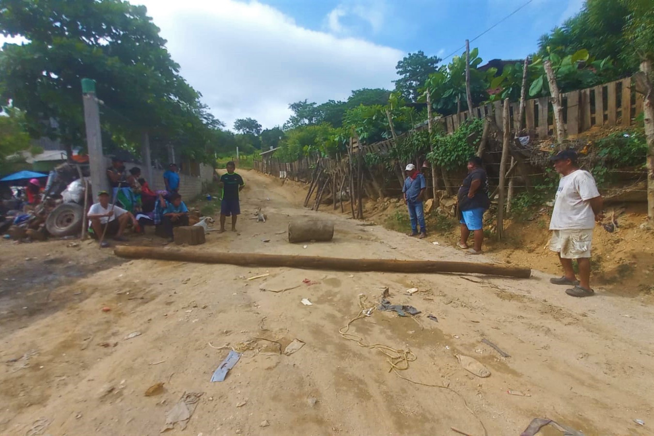 Cierran pepenadores acceso al basurero municipal de Pinotepa Nacional