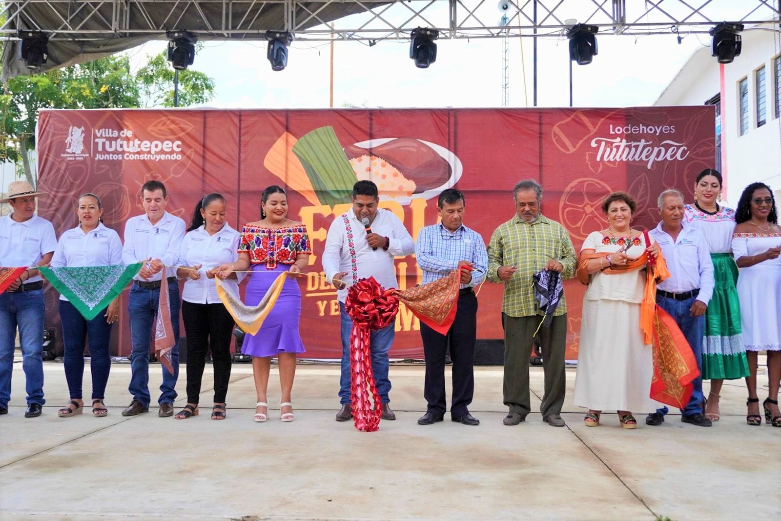 Realizan “Feria del mole y el tamal” en Tututepec