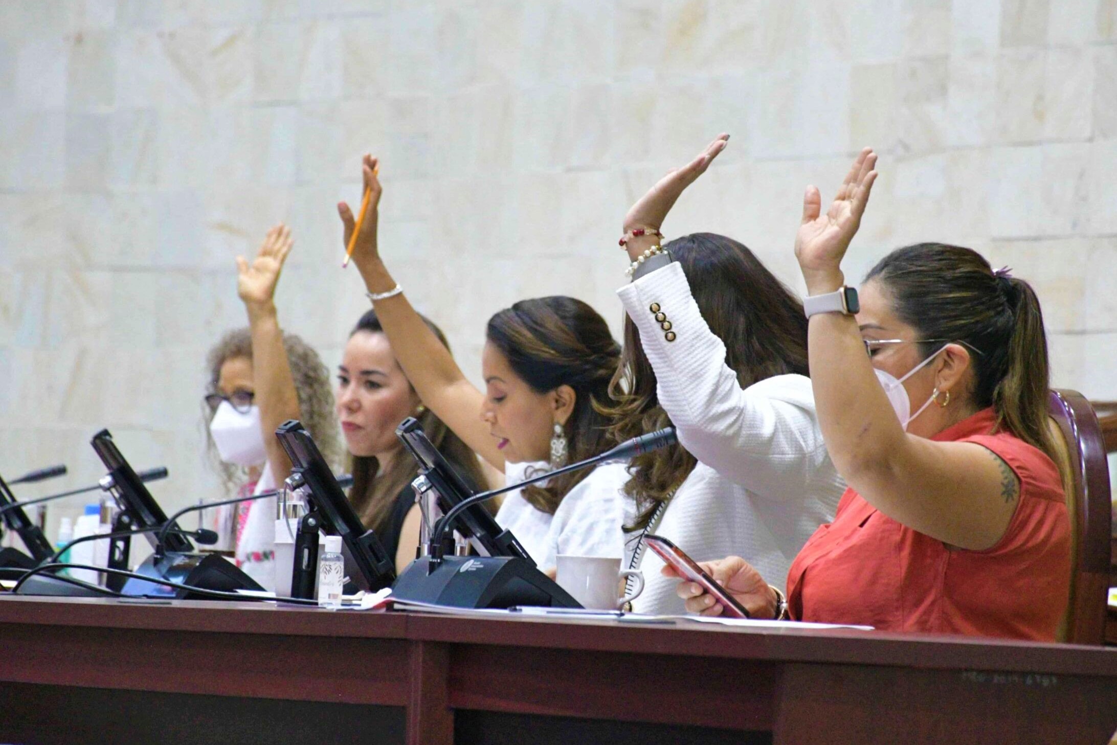 Congreso solicita campañas para prevenir embarazos en niñas y jóvenes