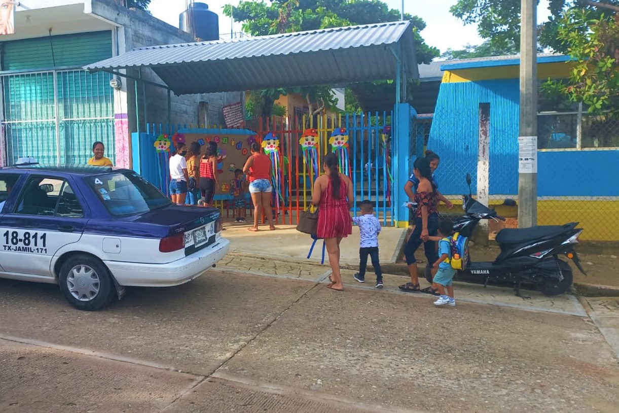 Inician clases presenciales en escuelas de la Costa