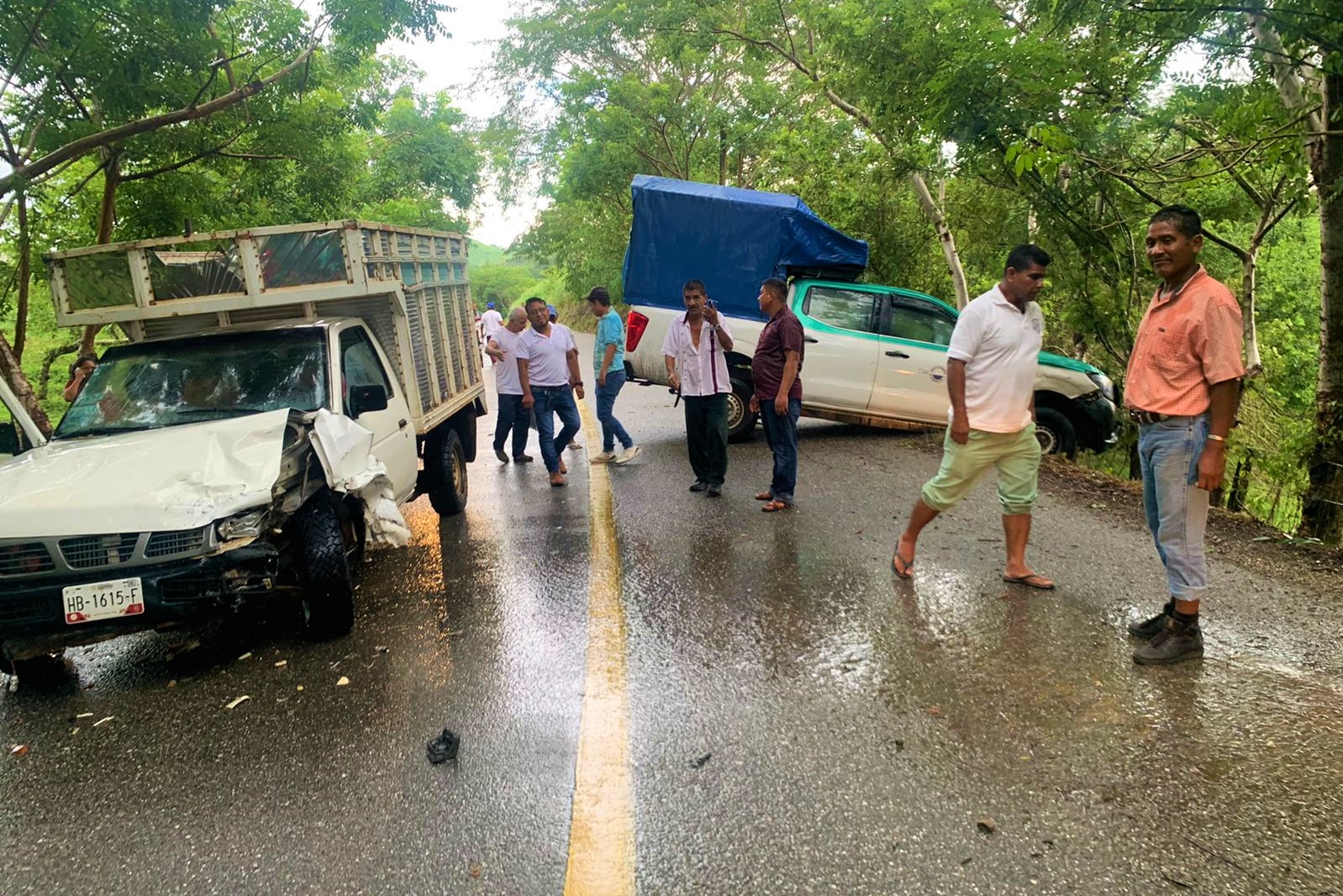 Aparatoso choque deja lesionados en Pinotepa