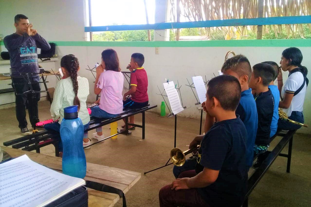 Buscan Gobierno Municipal formar bandas infantiles de música en Tututepec