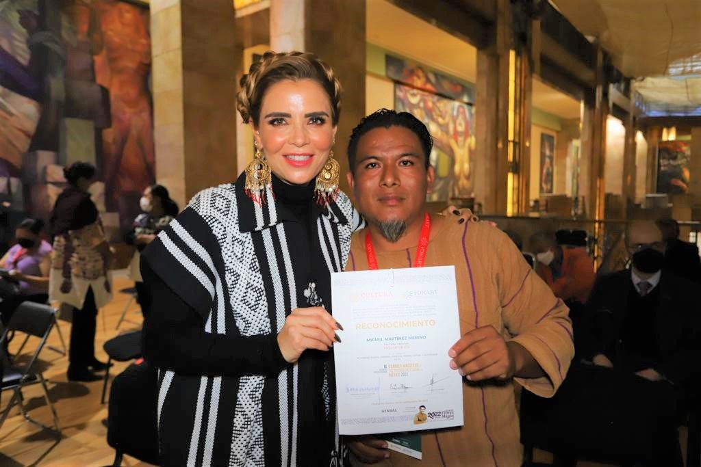 Galardonan a artesano de Pinotepa de Don Luis en concurso nacional artesanal