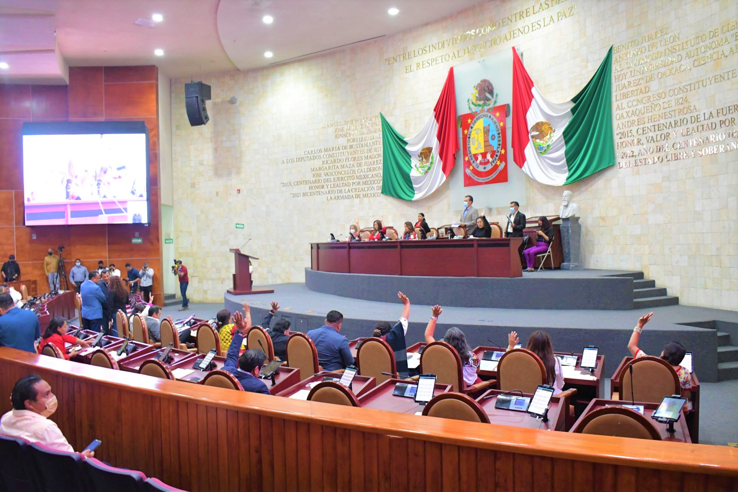 Aprueban reforma para que funcionarios del gobierno estatal sean originarios de Oaxaca