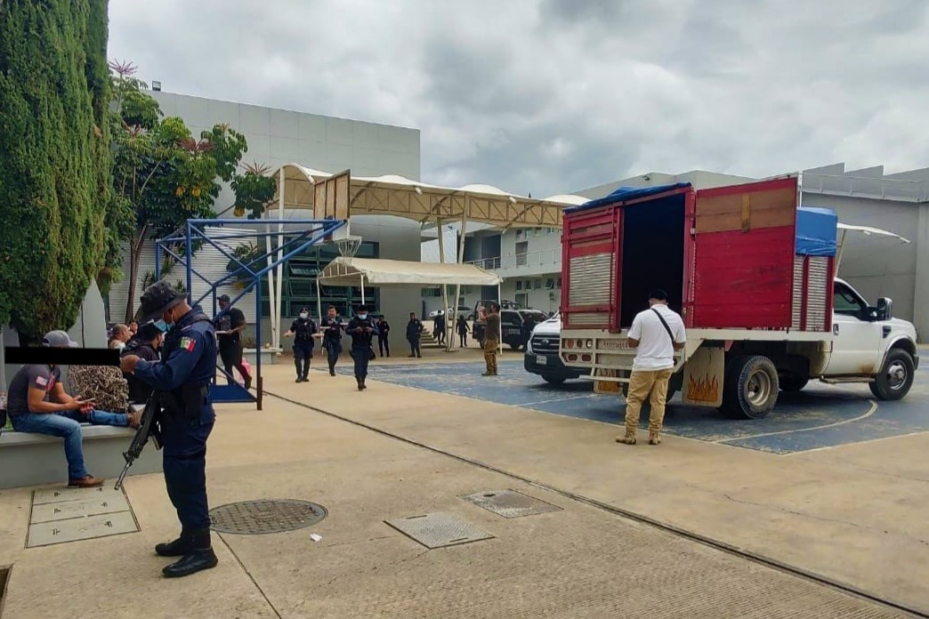 Rescata Policía Estatal a 23 migrantes y detiene a dos personas en Santa María Coyotepec