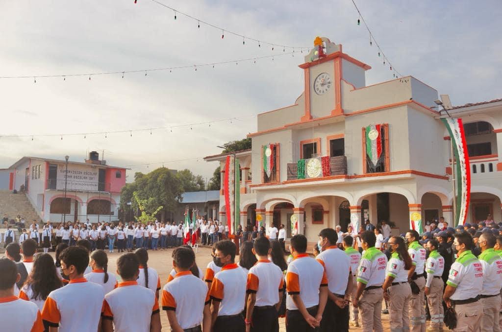 Inician festejos patrios en Villa de Tututepec