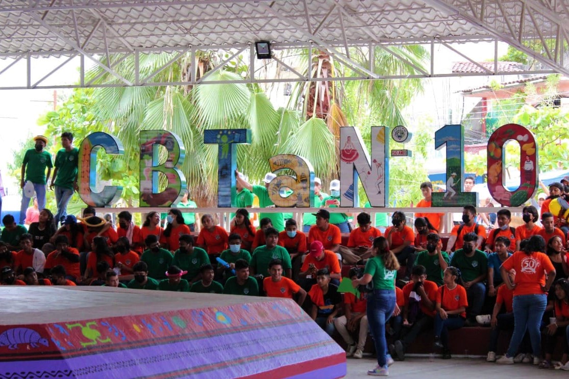 CBTa 10: medio siglo forjando jóvenes profesionistas