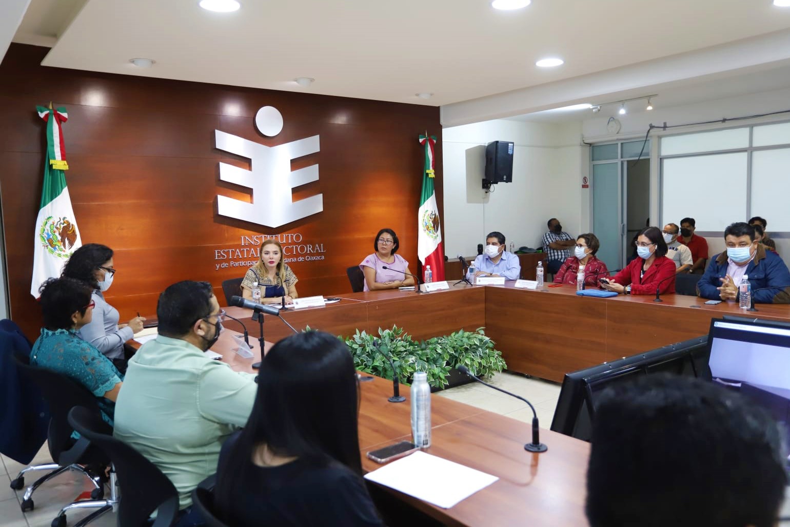 Realiza IEEPCO foro sobre tiempo oficial en radio y TV para promover los derechos de las mujeres en elecciones de Sistemas Normativos Indígenas