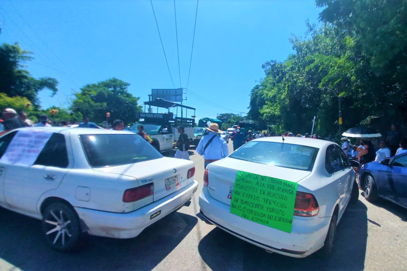 Transportistas activan bloqueo en la vía Pinotepa – Acapulco