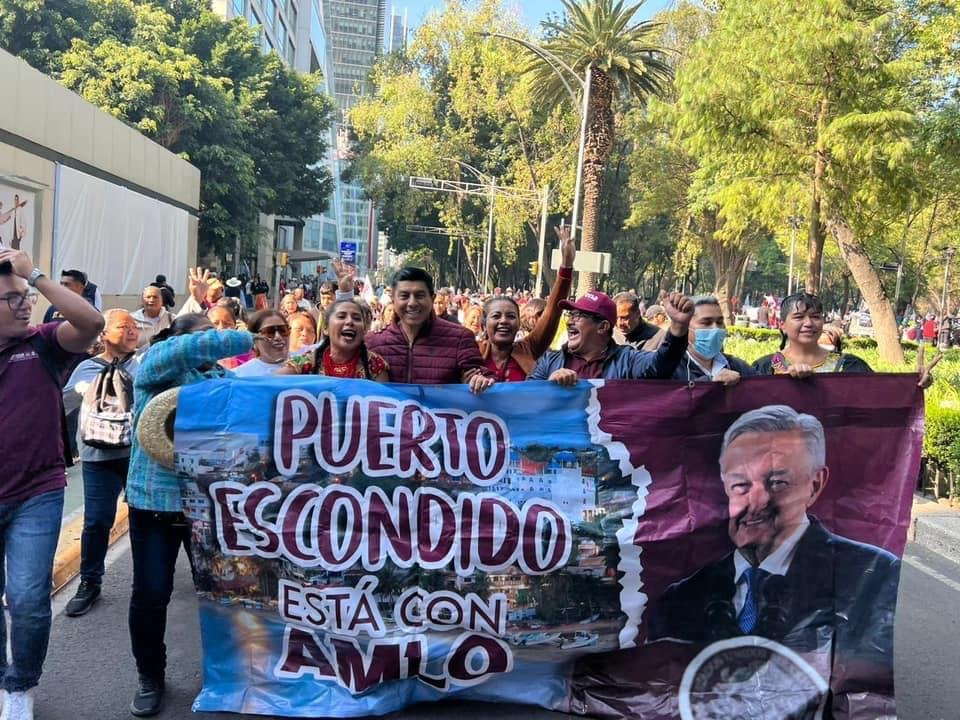 Como desde hace más de 30 años, Salomón Jara camina junto a AMLO