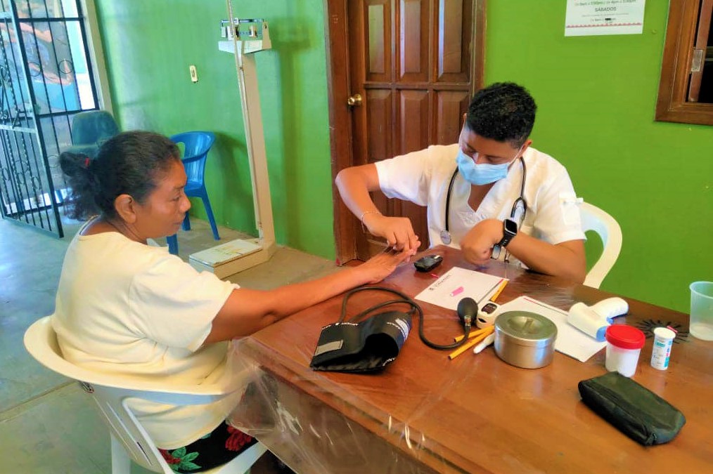 “Médico a tu alcance”, brinda atención médica gratuita a pobladores de Villa de Tututepec