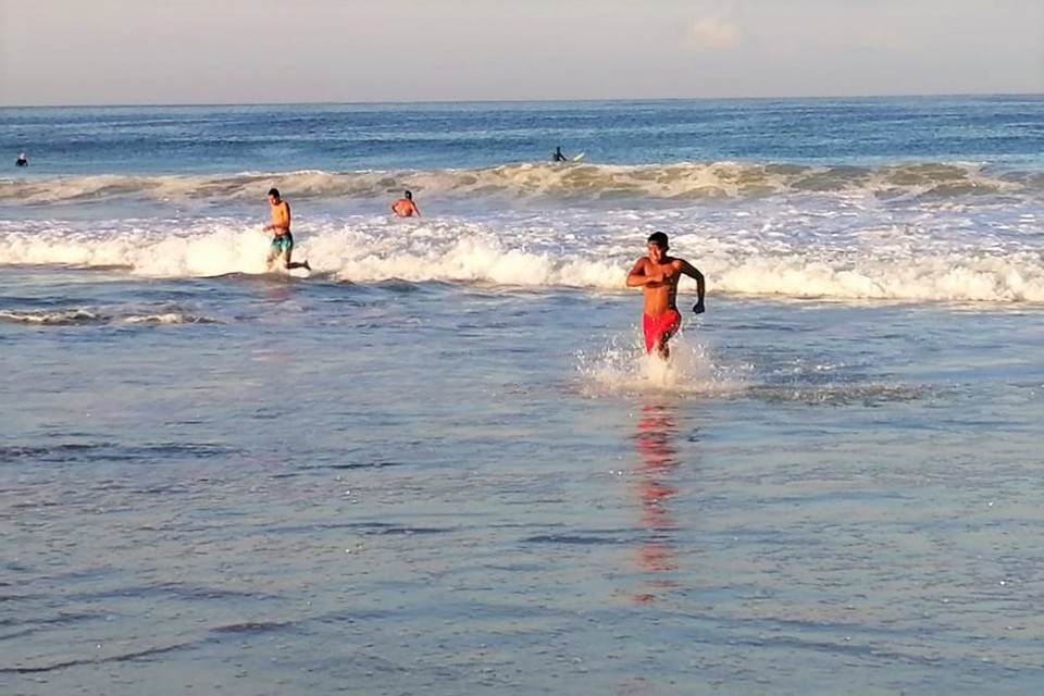 De cara a la temporada vacacional, salvavidas de Puerto Escondido reciben adiestramiento
