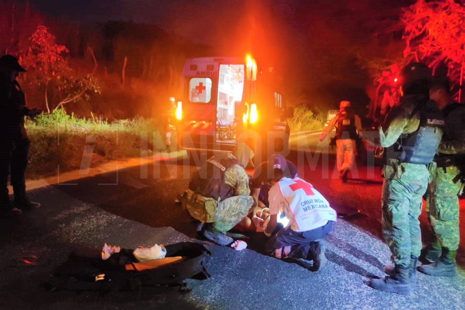 Hombre cae de vehículo en movimiento en Pinotepa