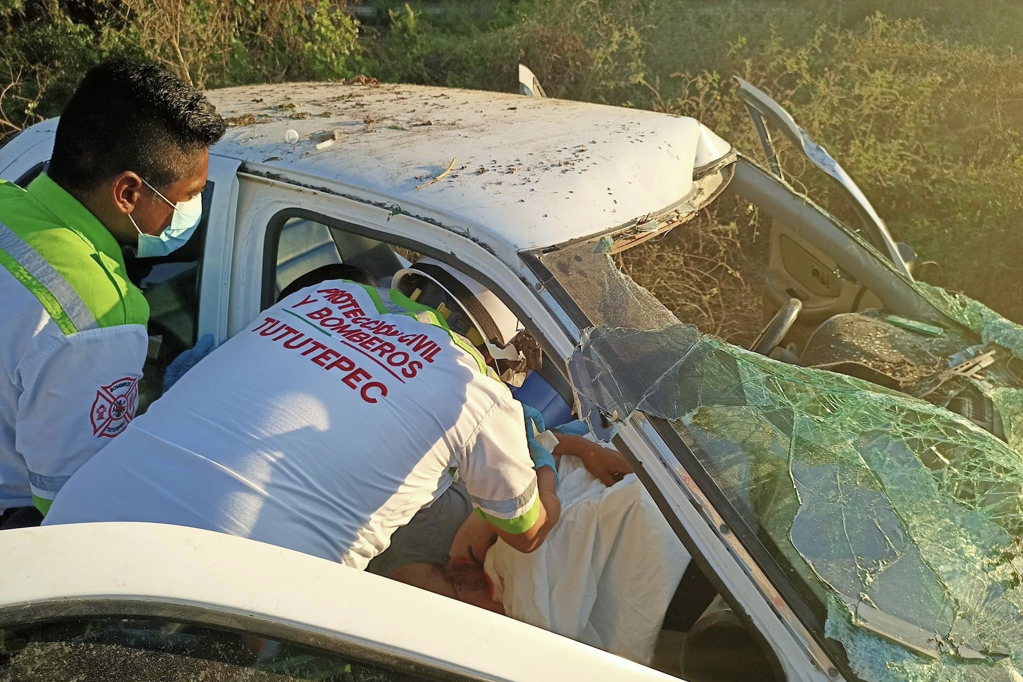 Accidente carretero deja un muerto en Tututepec