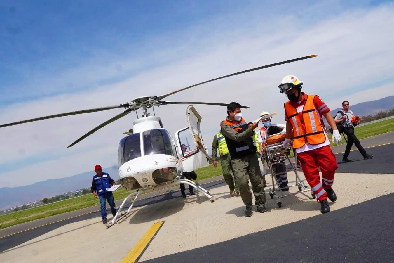 Aeronaves del Gobierno de Oaxaca cumplen acciones de tipo social