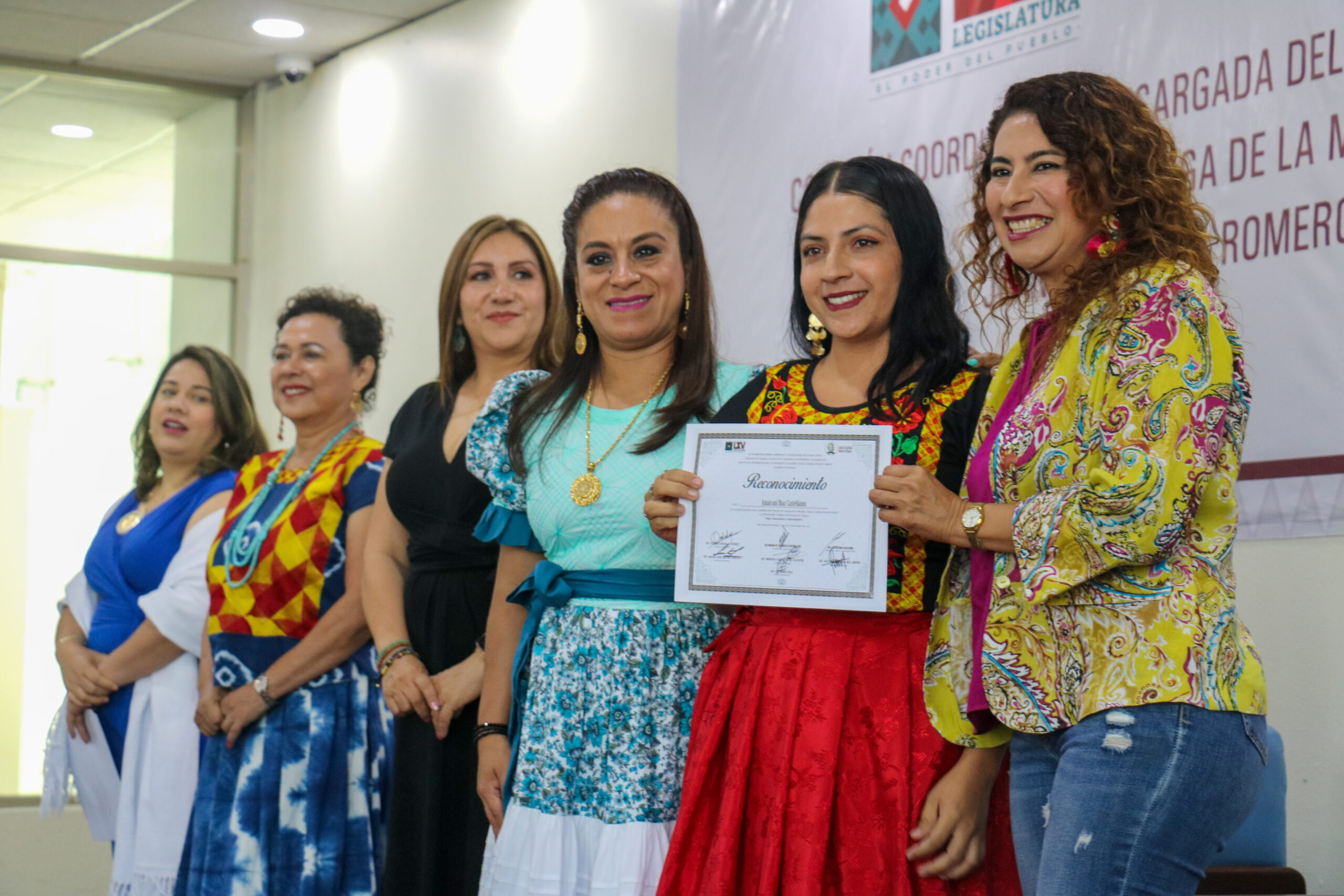 Reconoce Congreso a 18 mujeres que participaron en el proceso para entrega de la medalla “Juana Catalina Romero Egaña”