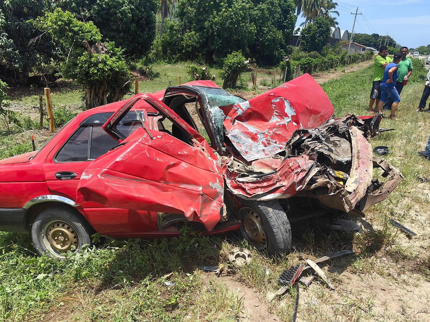 Aparatoso accidente deja dos lesionados en la Costa