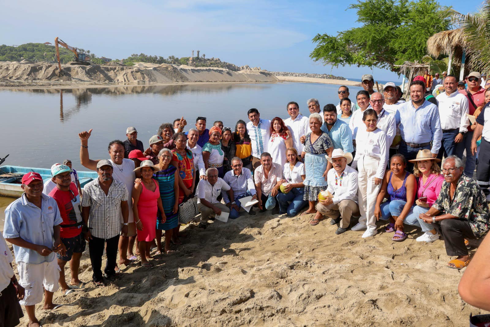 Visita Salomón Jara Playa Corralero; anuncia construcción de escolleras y pavimentación de camino