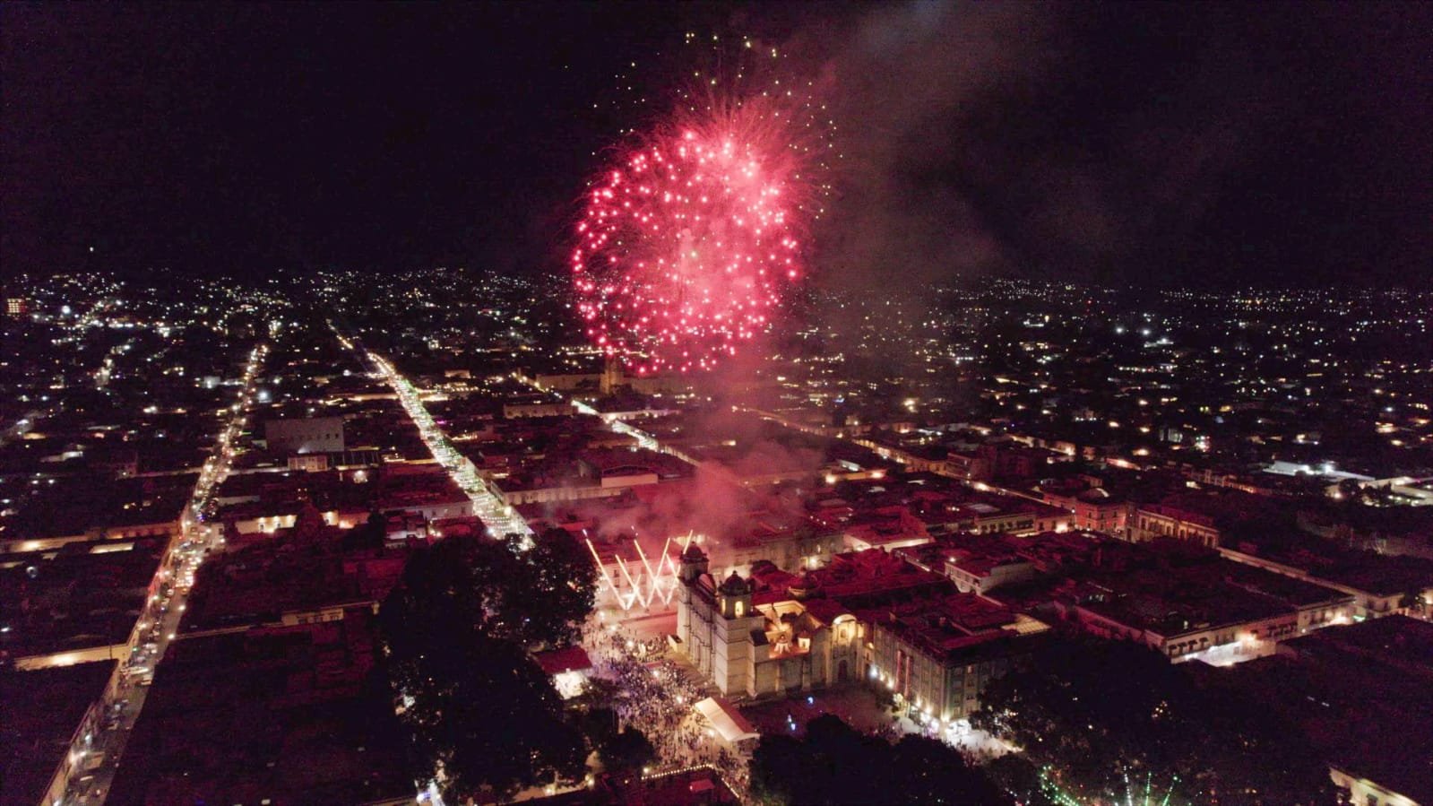 Celebra Oaxaca Grito de Independencia en paz