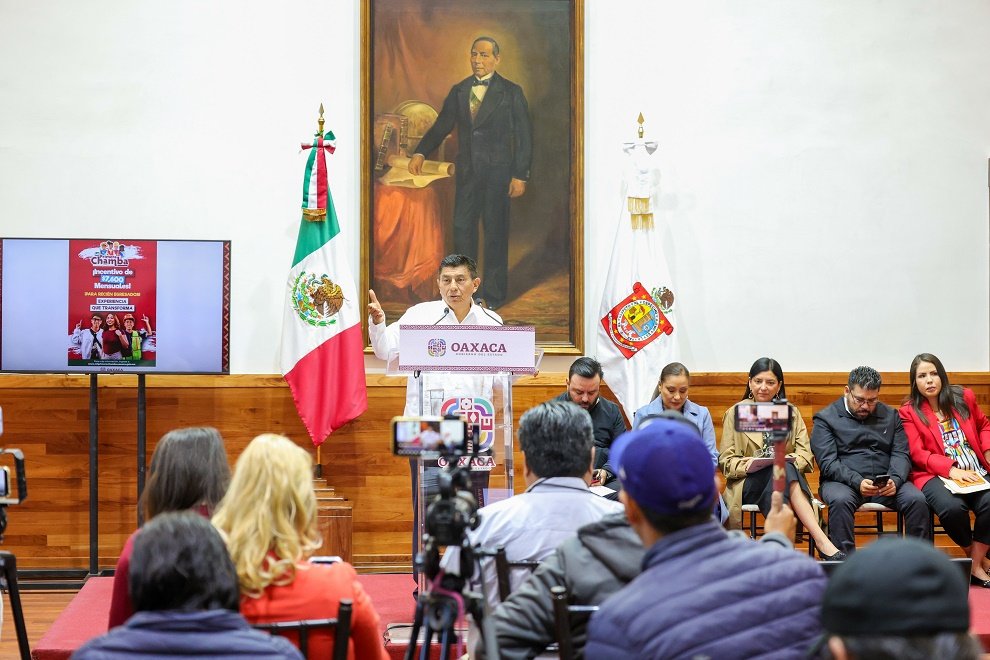 Rompeolas en Salina Cruz detonará la actividad marítima del sureste mexicano: Salomón Jara