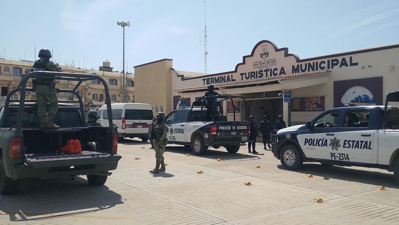 Aseguran a 10 migrantes en Puerto Escondido