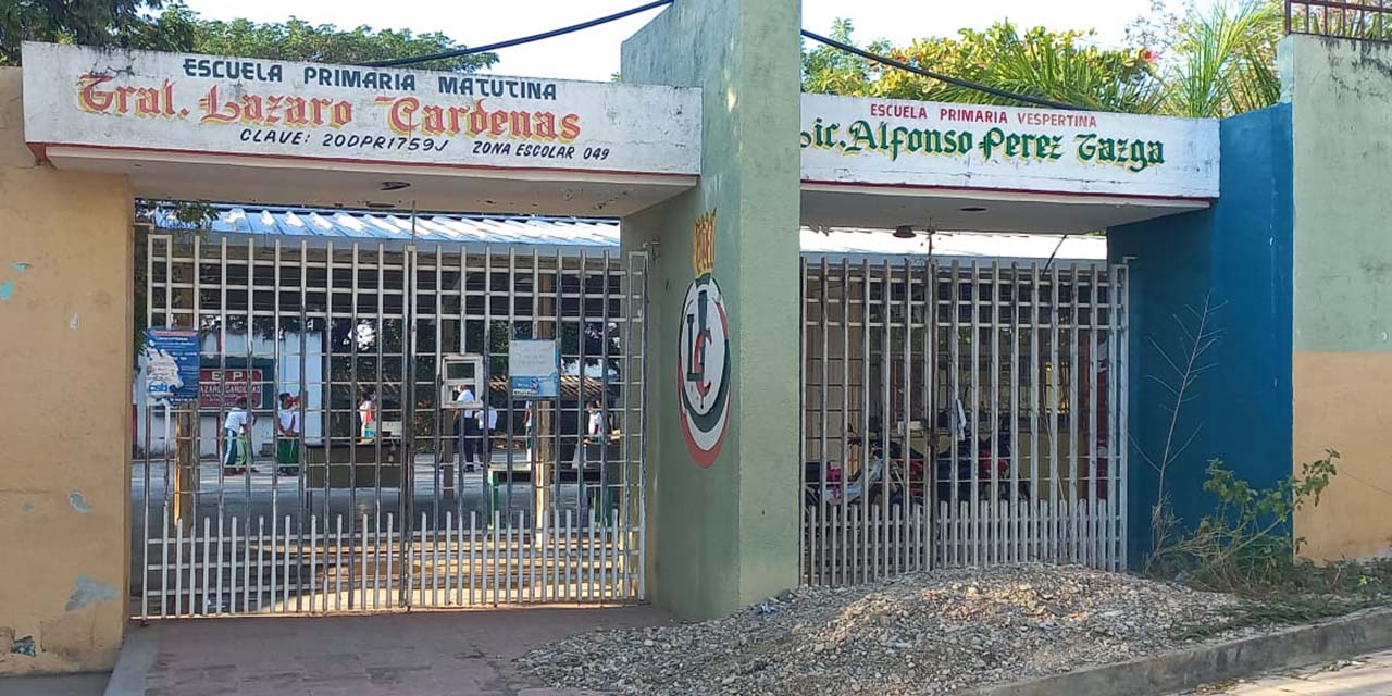 Roban Escuela Primaria en Pinotepa Nacional