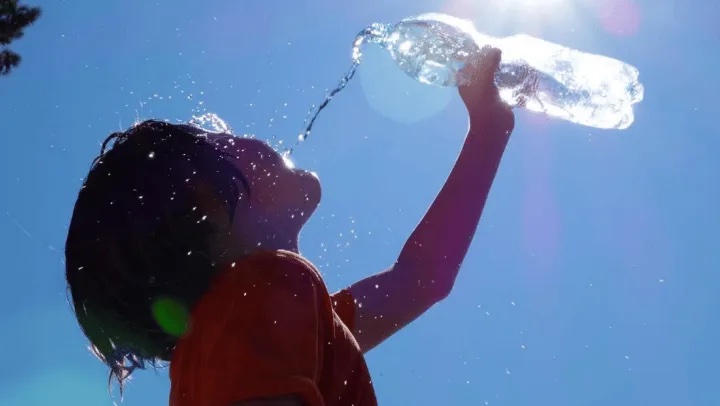 Exhortan cuidar a las infancias y adolescencias ante ola de calor en Oaxaca