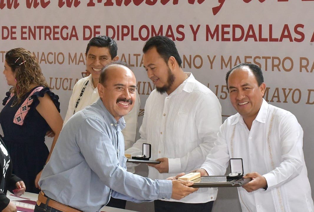 Congresistas expresan su reconocimiento a profesoras y profesores de Oaxaca