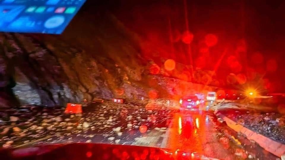 Lluvias dejan derrumbes en la autopista Oaxaca – Puerto Escondido