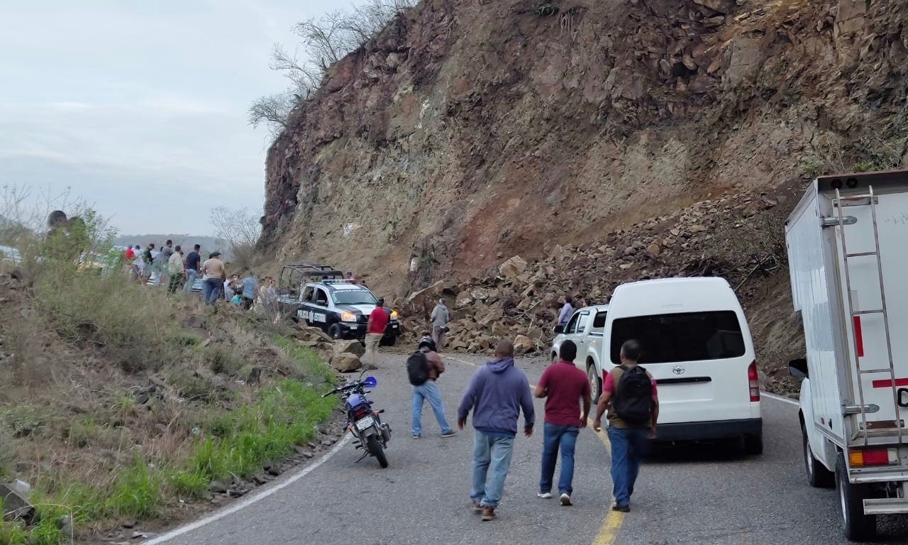 Se mantiene cerrada la circulación sobre la carretera 190 Oaxaca-Istmo
