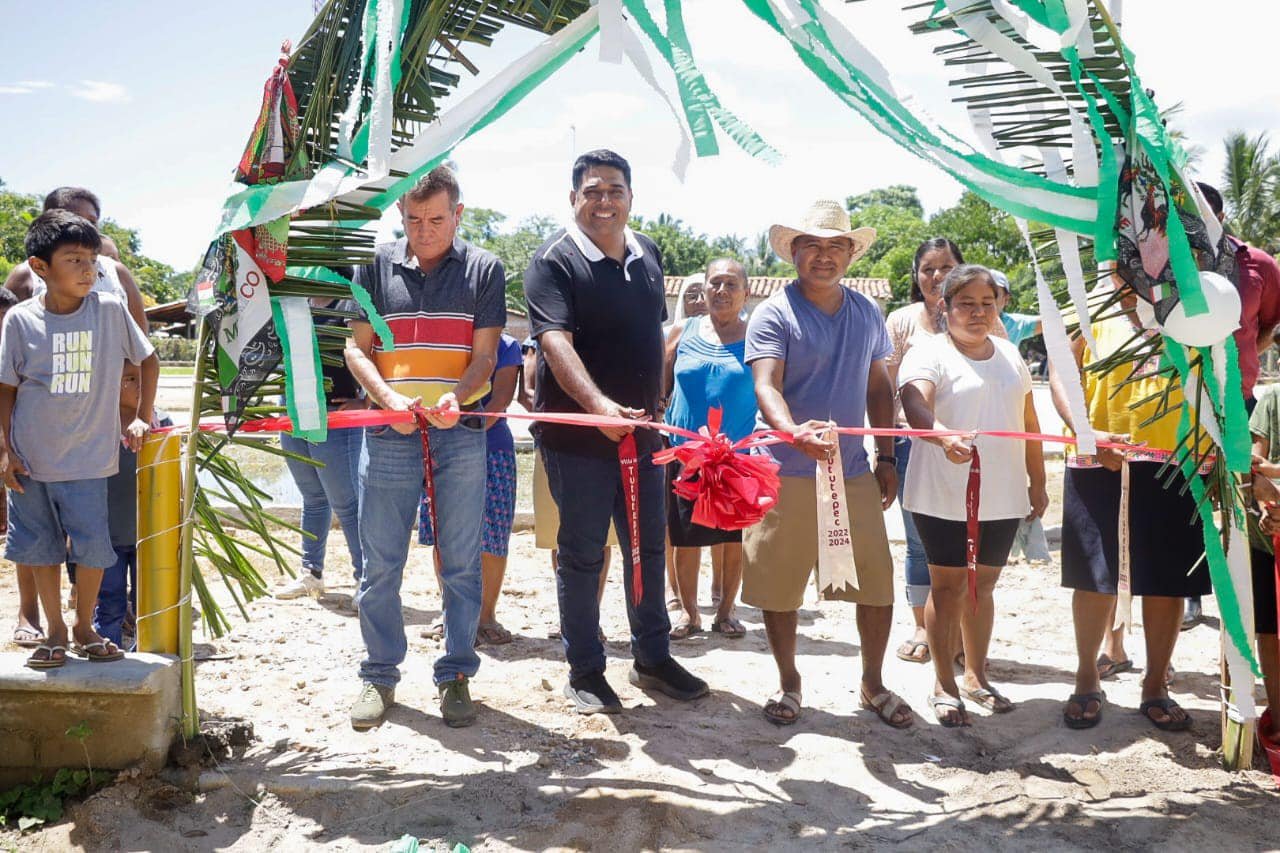 Entrega Jesuhandy Conde obras de infraestructura en Tututepec