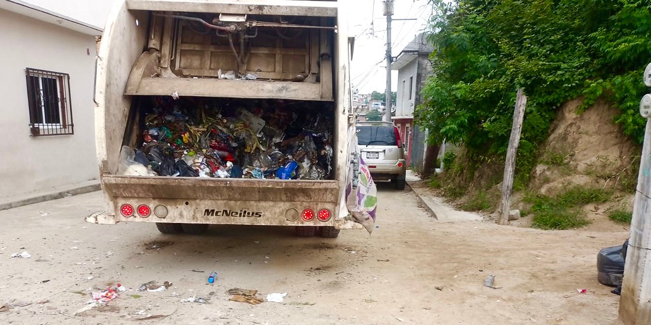 Explota explosivo en camión de basura en Pochutla; trabajador es reportado grave