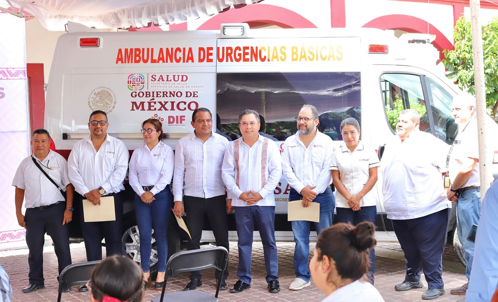 Entregan ambulancias en beneficio de la población de Pinotepa Nacional