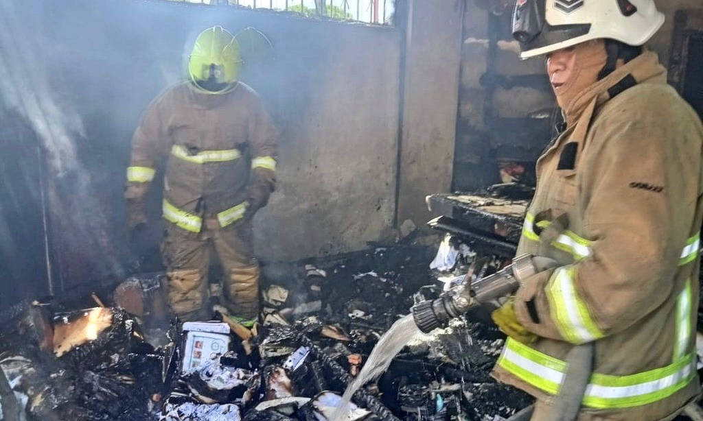 Descarta Fiscalía participación de personas armadas en incendio de librería de la UMAR