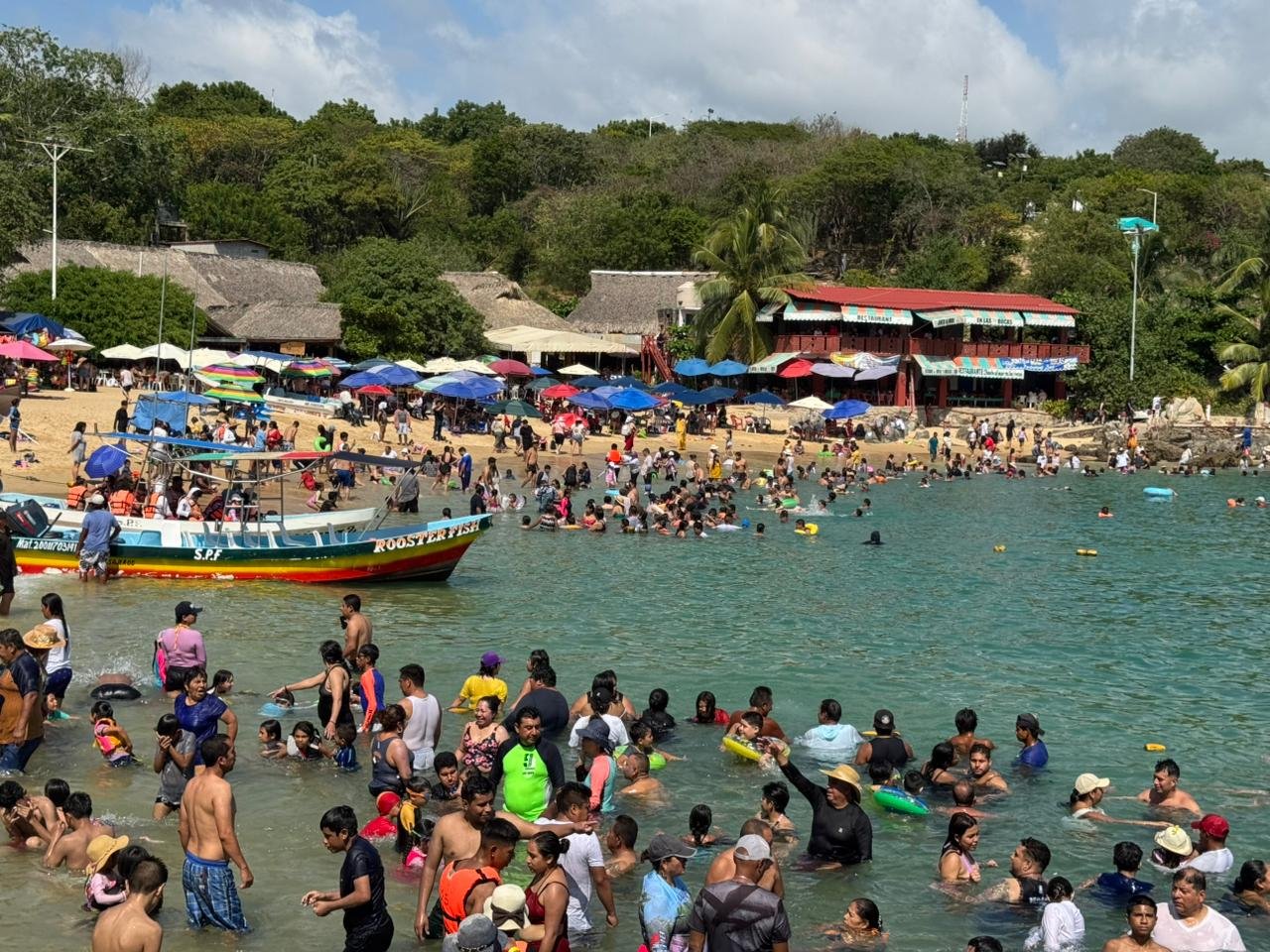 Alcanza Puerto Escondido ocupación hotelera del 70 por ciento durante fin de semana largo